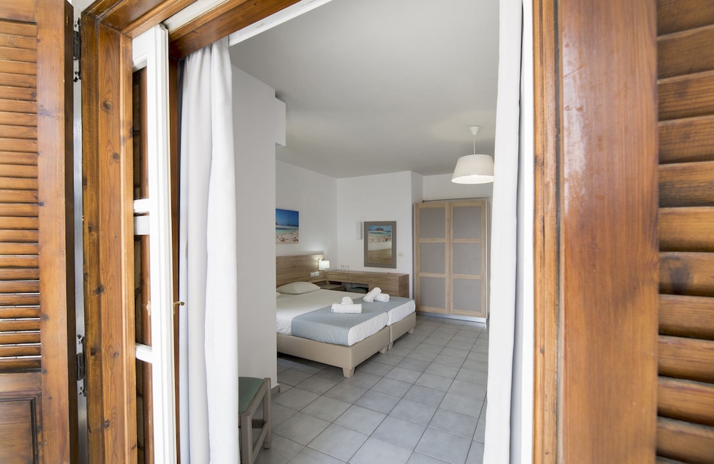 Horizon Beach Hotel — Hotel rooms in Stalida