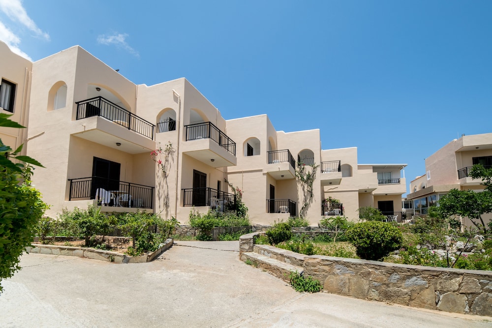 Horizon Beach Hotel — Hotel building in Stalida