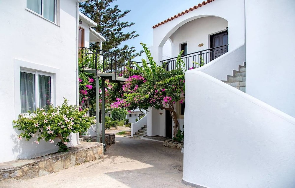 Horizon Beach Hotel — Hotel building in Stalida