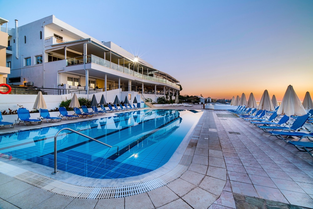 Horizon Beach Hotel — Swimming pool in Stalida