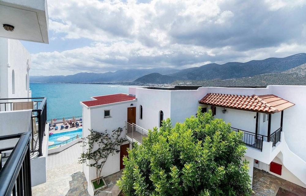 Horizon Beach Hotel — Hotel building in Stalida