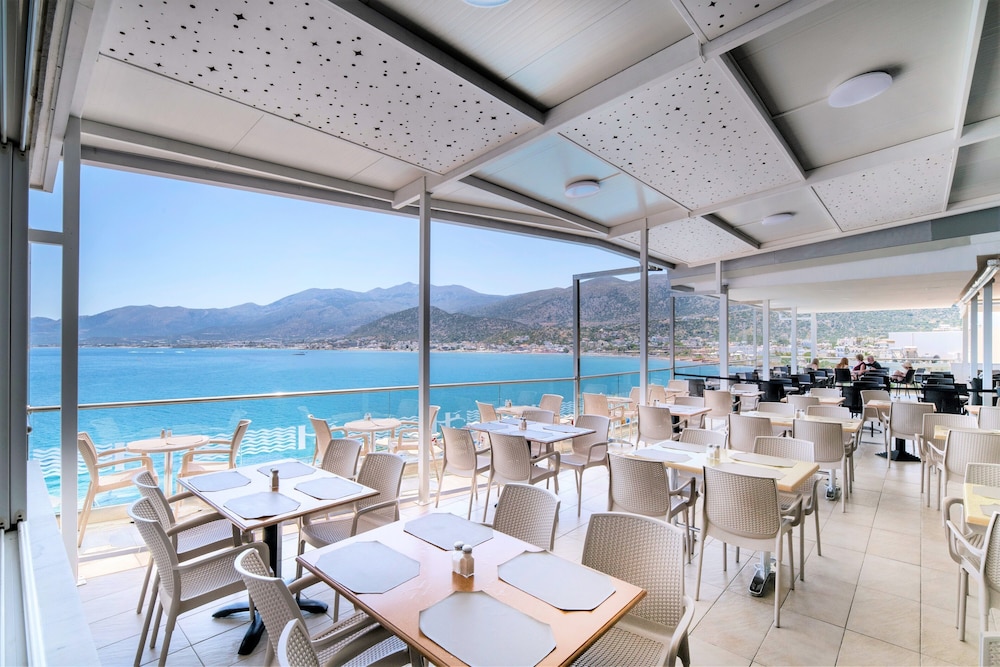 Horizon Beach Hotel — Restaurant & bars in Stalida