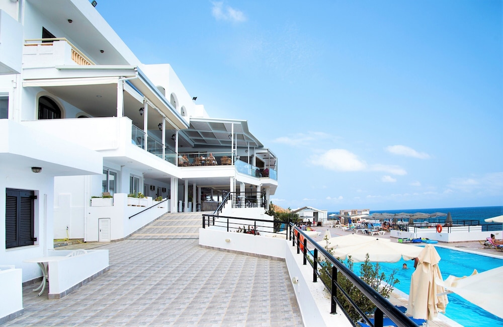 Horizon Beach Hotel — Hotel building in Stalida