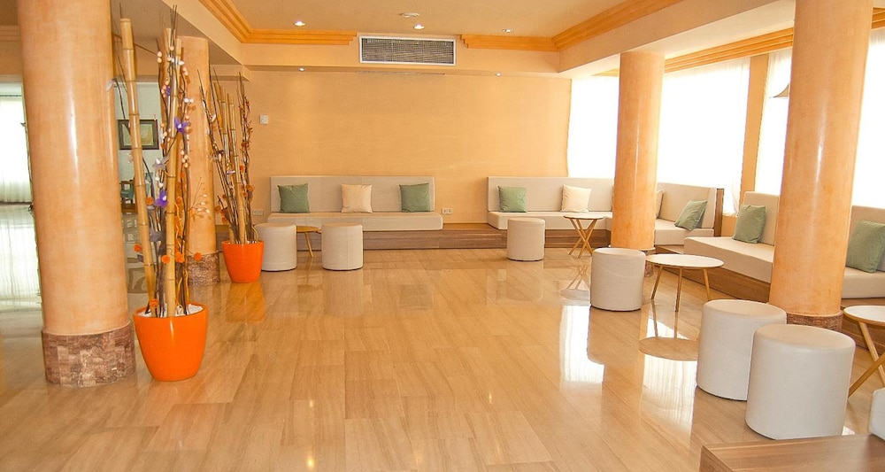BQ Sarah Hotel - Adults Only — Hotel building in Can Picafort, Balearic Islands