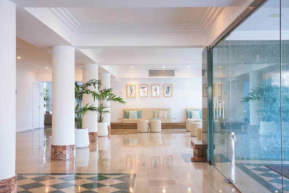 BQ Sarah Hotel - Adults Only — Hotel building in Can Picafort, Balearic Islands