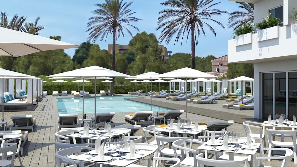 BQ Sarah Hotel - Adults Only — Restaurant & bars in Can Picafort, Balearic Islands