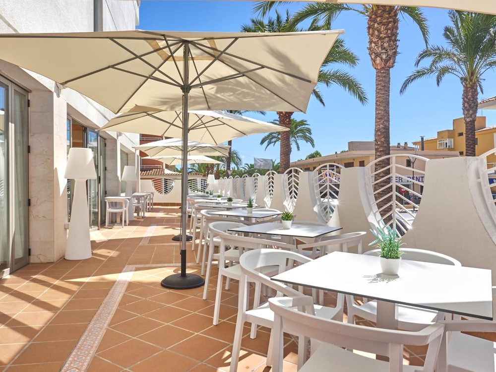 BQ Sarah Hotel - Adults Only — Restaurant & bars in Can Picafort, Balearic Islands