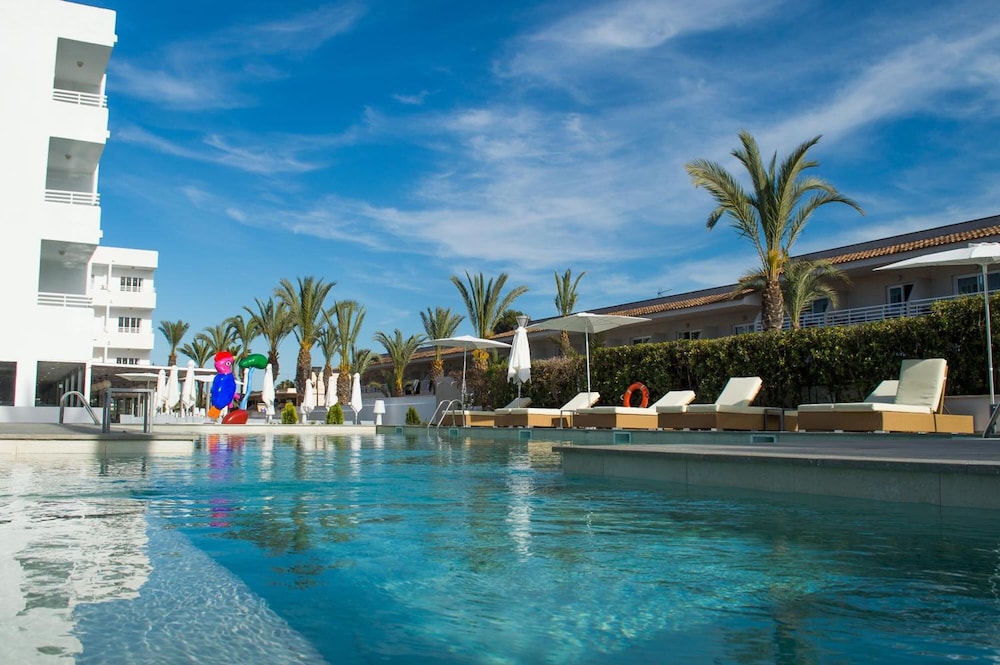 BQ Sarah Hotel - Adults Only — Swimming pool in Can Picafort, Balearic Islands