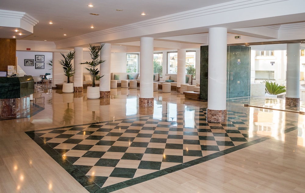 BQ Sarah Hotel - Adults Only — Hotel building in Can Picafort, Balearic Islands