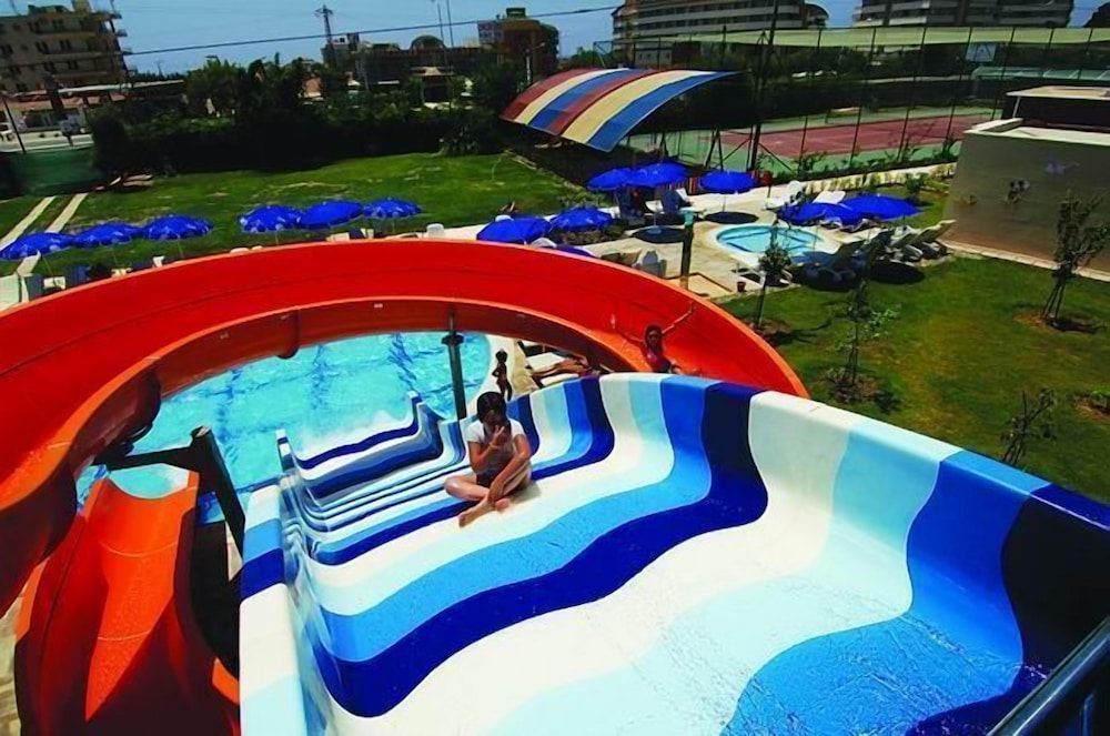 Alaiye Resort & Spa Hotel - All Inclusive — Swimming pool in Alanya