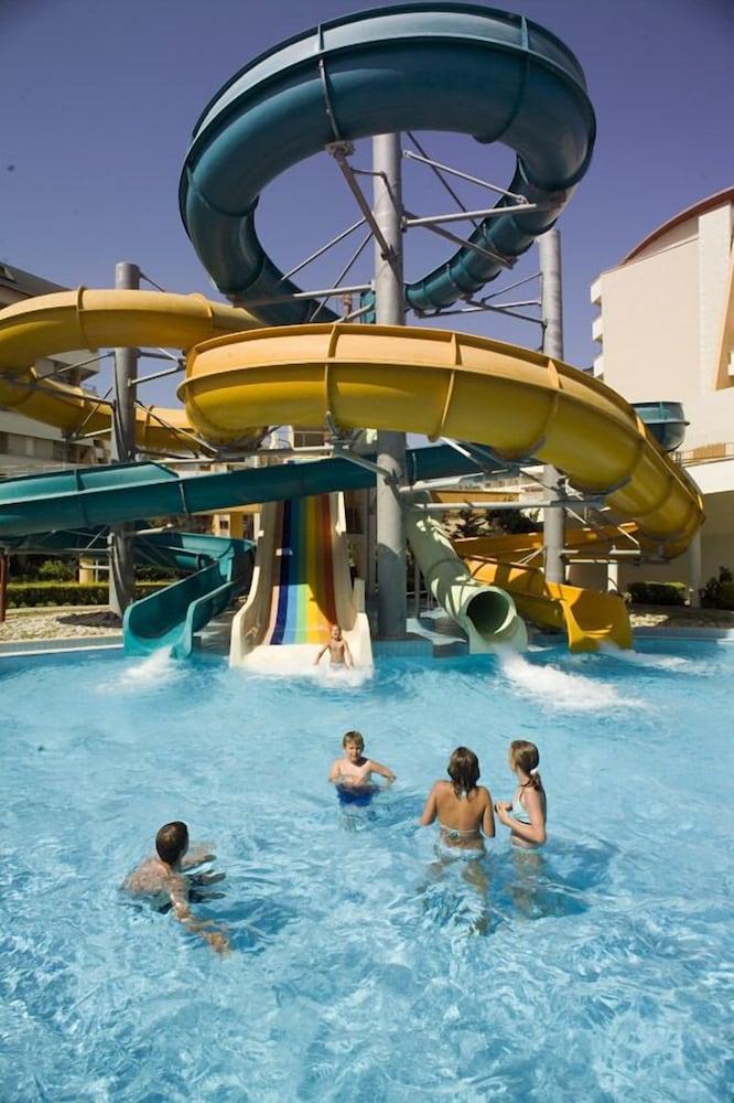 Alaiye Resort & Spa Hotel - All Inclusive — Swimming pool in Alanya