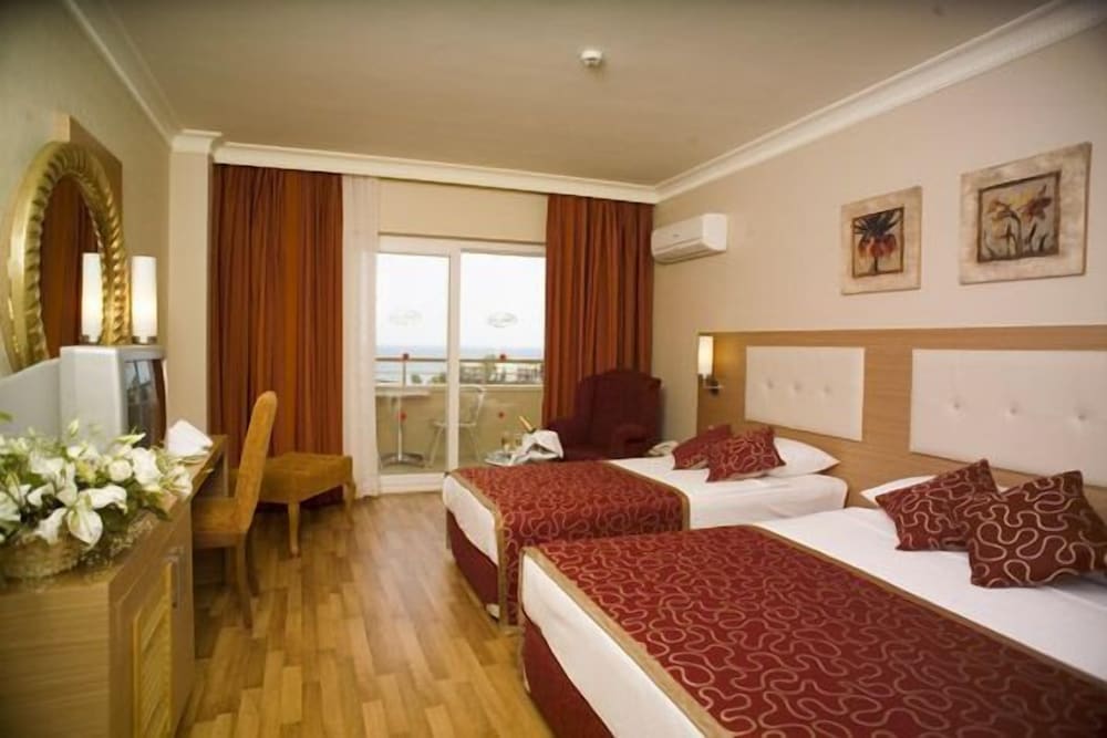 Alaiye Resort & Spa Hotel - All Inclusive — Hotel rooms in Alanya