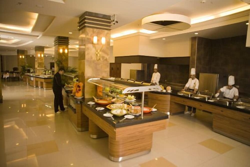 Alaiye Resort & Spa Hotel - All Inclusive — Restaurant & bars in Alanya