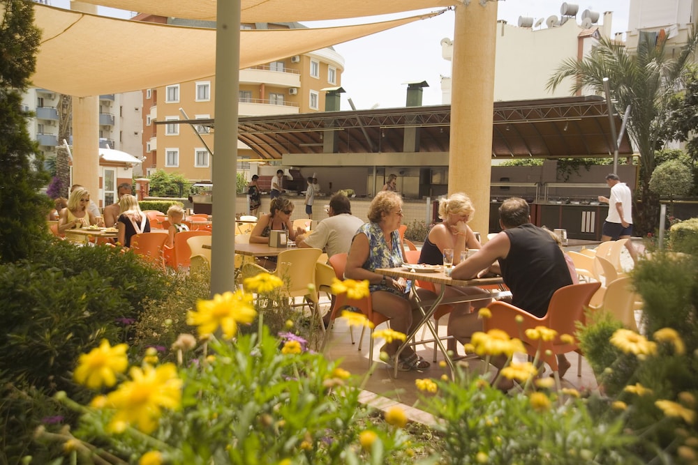 Alaiye Resort & Spa Hotel - All Inclusive — Restaurant & bars in Alanya