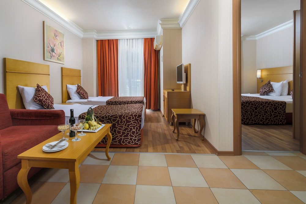 Alaiye Resort & Spa Hotel - All Inclusive — Hotel rooms in Alanya