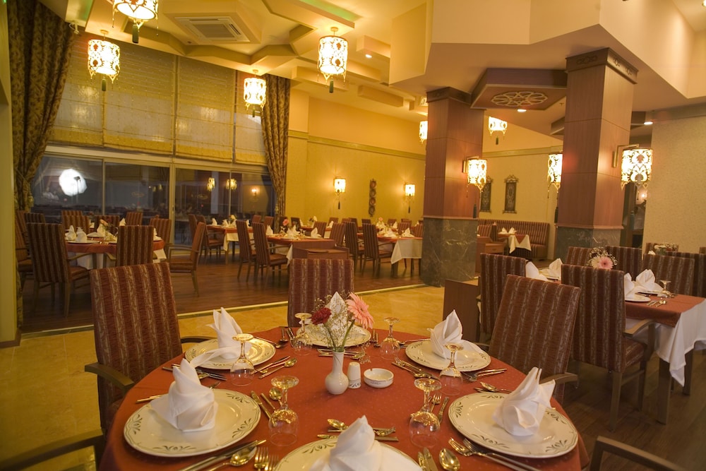 Alaiye Resort & Spa Hotel - All Inclusive — Restaurant & bars in Alanya