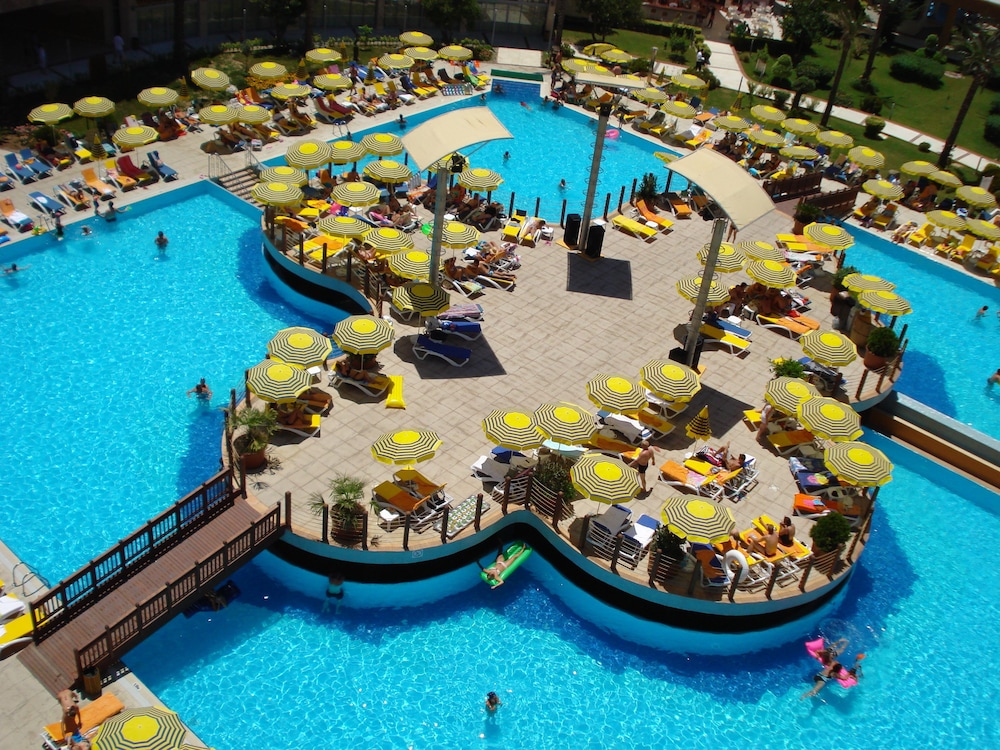 Alaiye Resort & Spa Hotel - All Inclusive — Swimming pool in Alanya