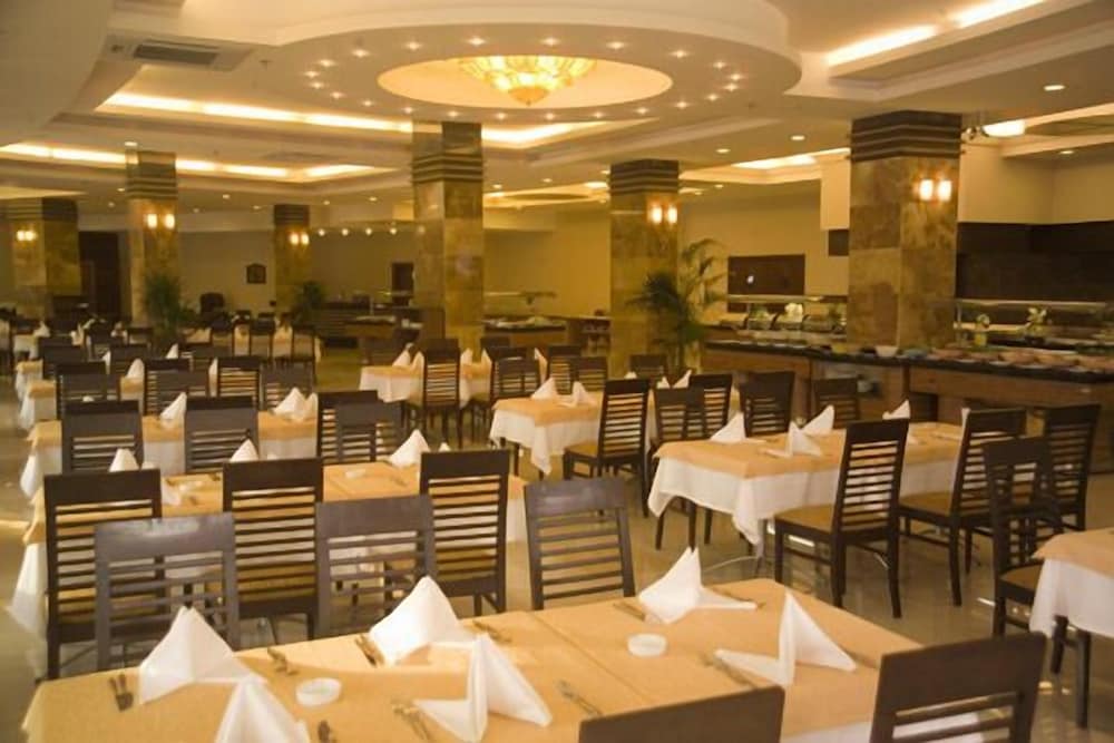 Alaiye Resort & Spa Hotel - All Inclusive — Restaurant & bars in Alanya
