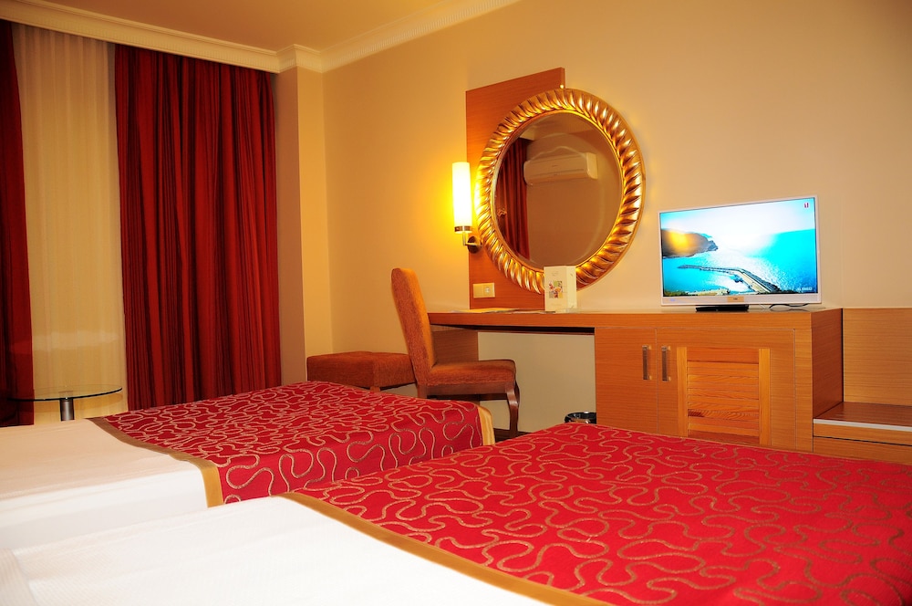 Alaiye Resort & Spa Hotel - All Inclusive — Hotel rooms in Alanya