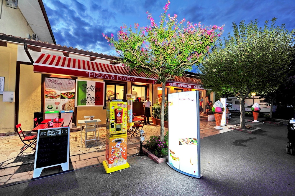 Camping Bella Italia — Restaurant & bars in Peschiera del Garda, Veneto