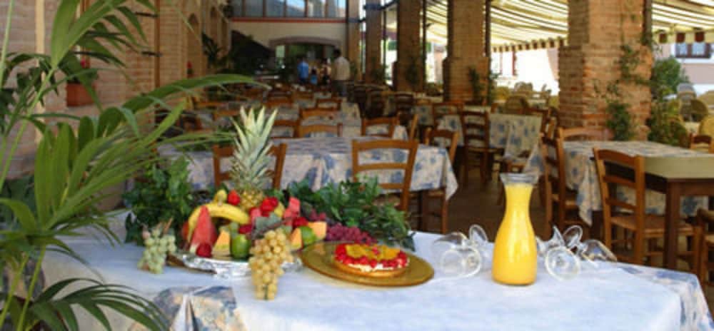 Camping Bella Italia — Restaurant & bars in Peschiera del Garda, Veneto