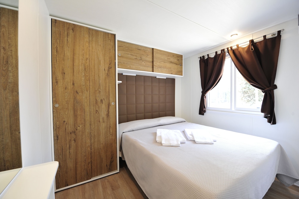 Camping Bella Italia — Hotel rooms in Peschiera del Garda, Veneto