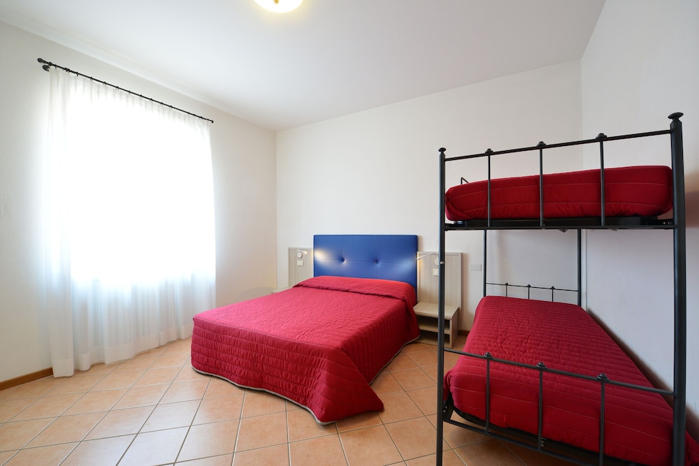 Camping Bella Italia — Hotel rooms in Peschiera del Garda, Veneto