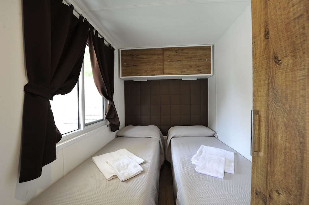 Camping Bella Italia — Hotel rooms in Peschiera del Garda, Veneto