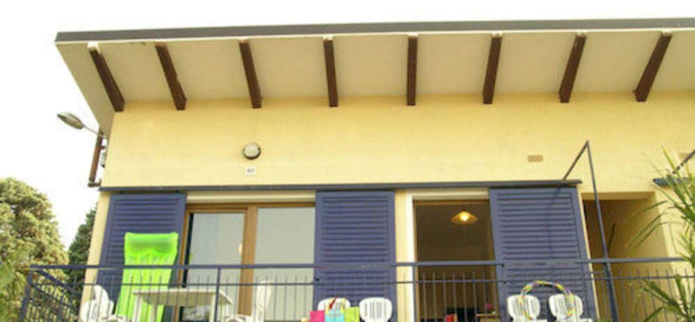 Camping Bella Italia — Hotel building in Peschiera del Garda, Veneto