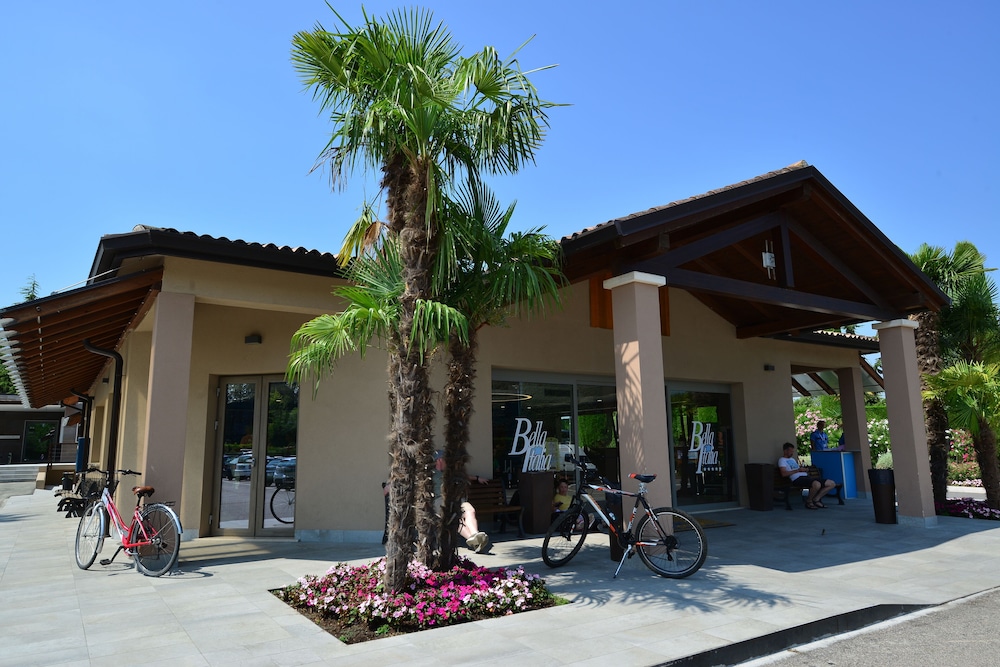 Camping Bella Italia — Hotel building in Peschiera del Garda, Veneto