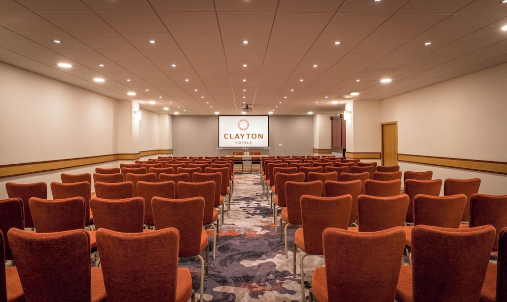 Clayton Hotel Leopardstown — Hotel building in Dublin, Dublin City