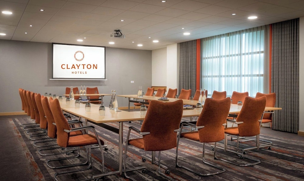 Clayton Hotel Leopardstown — Hotel building in Dublin, Dublin City