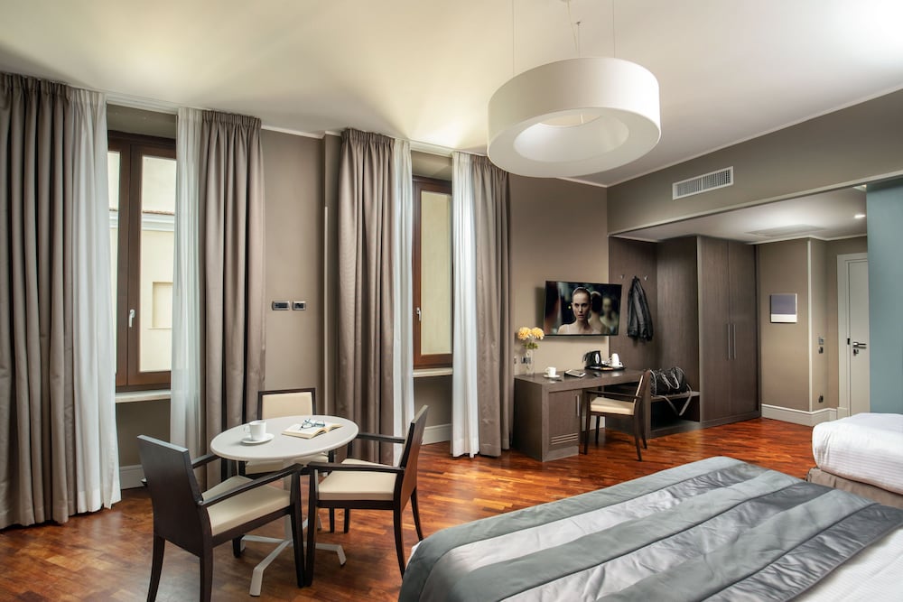 Monti Palace Hotel — Hotel rooms in Rome, Lazio