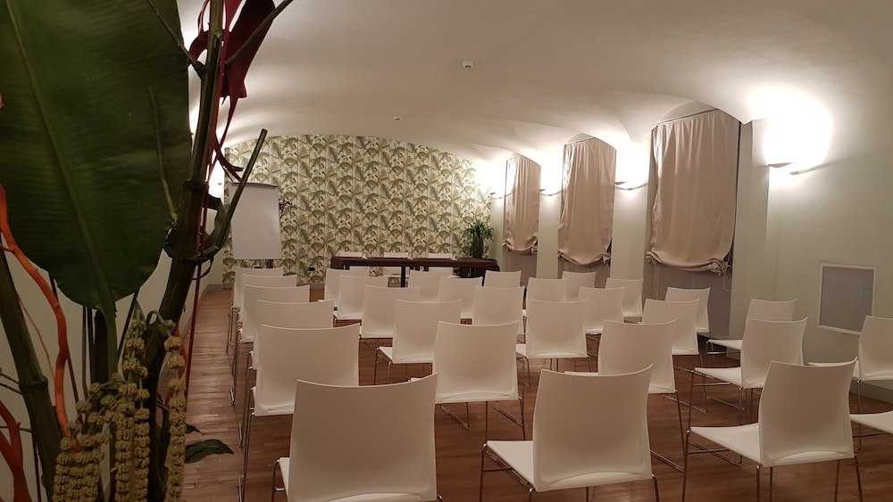 Monti Palace Hotel — Hotel building in Rome, Lazio