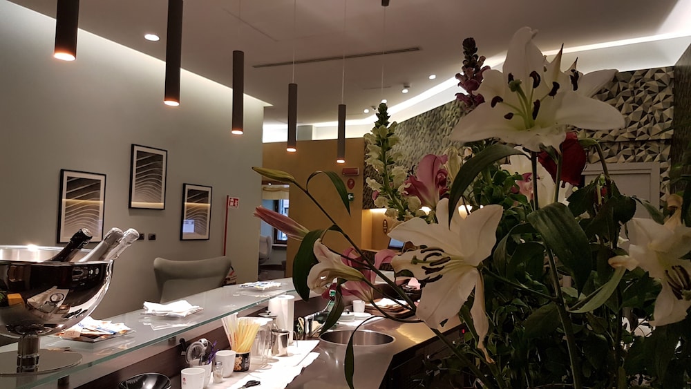 Monti Palace Hotel — Restaurant & bars in Rome, Lazio