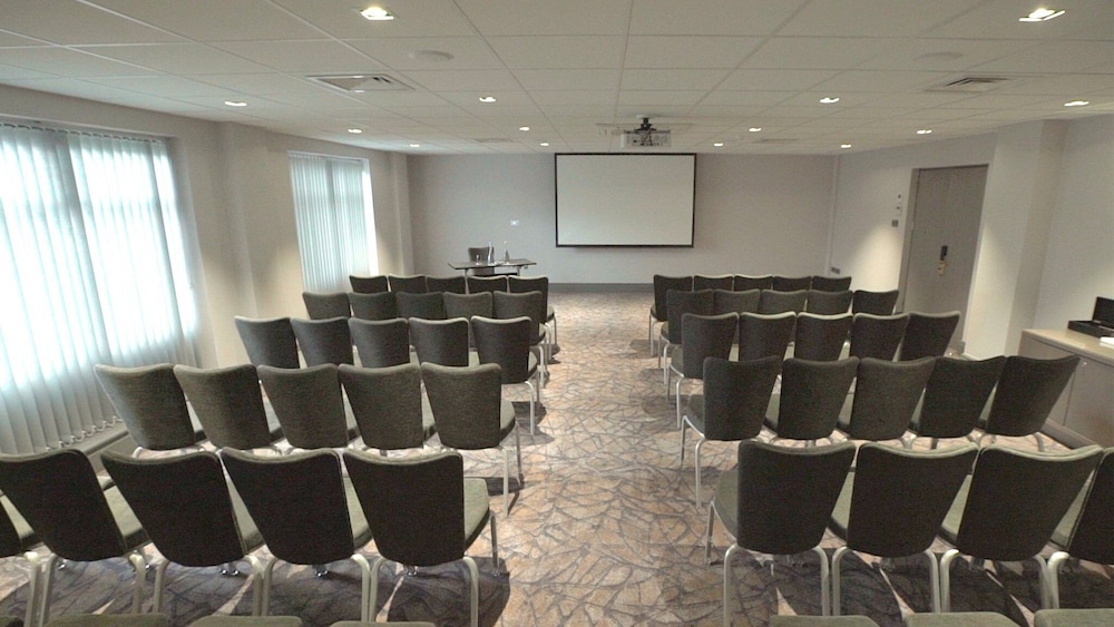 Maldron Hotel Newlands Cross — Hotel building in Dublin, Dublin City