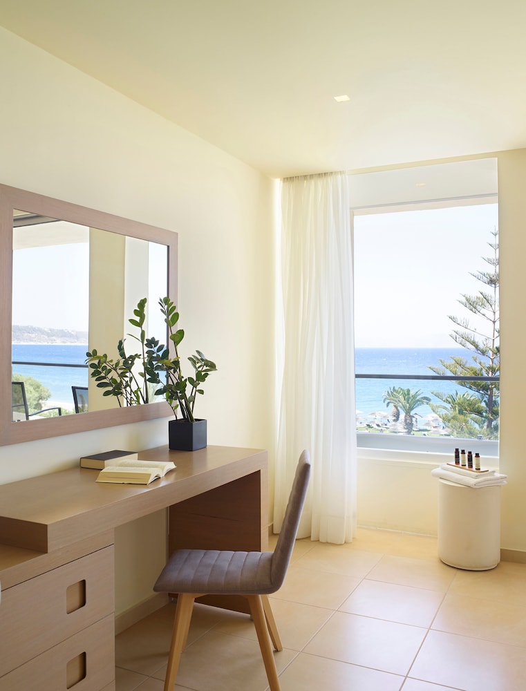 The Ixian Grand & All Suites - Adults Only — Hotel rooms in Ialyssos, South Aegean