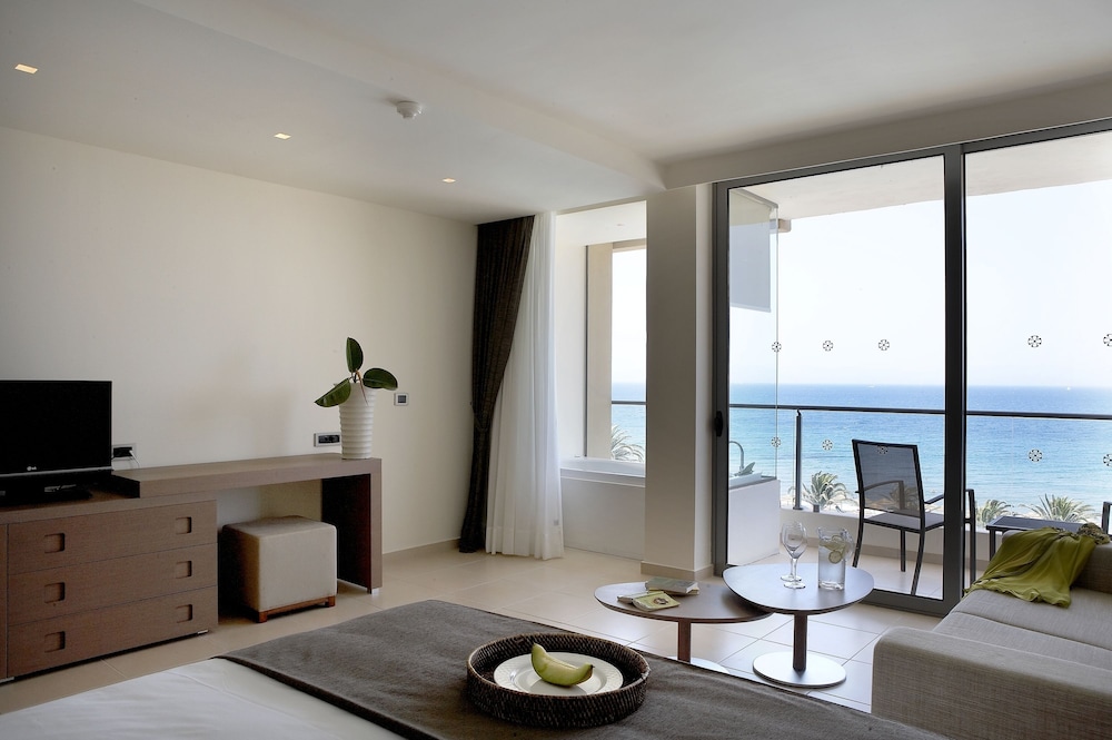 The Ixian Grand & All Suites - Adults Only — Hotel rooms in Ialyssos, South Aegean
