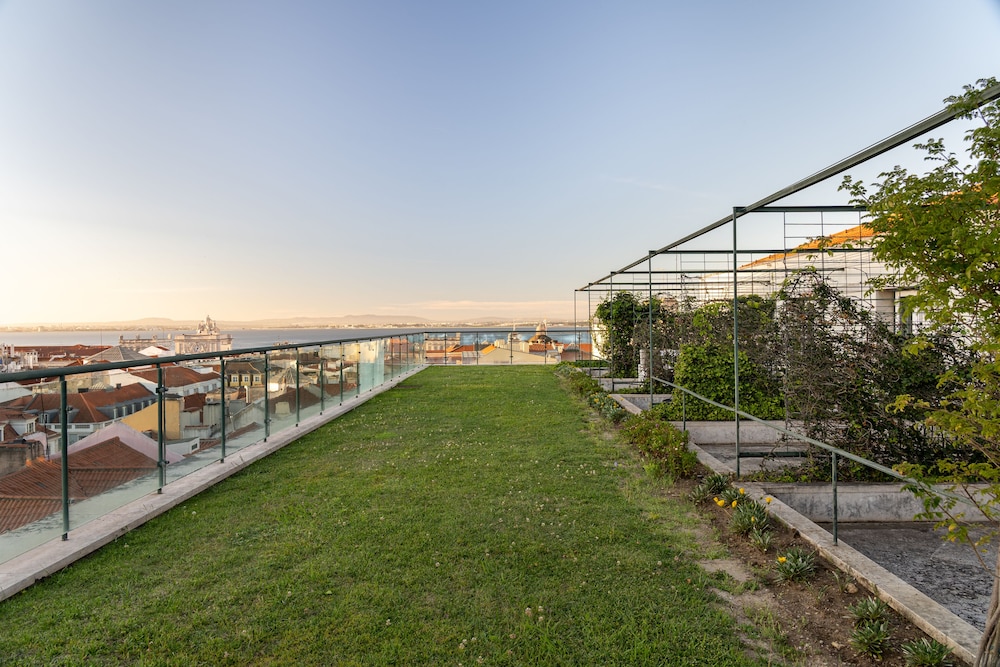 Hotel do Chiado — Hotel building in Lisbon, Lisboa