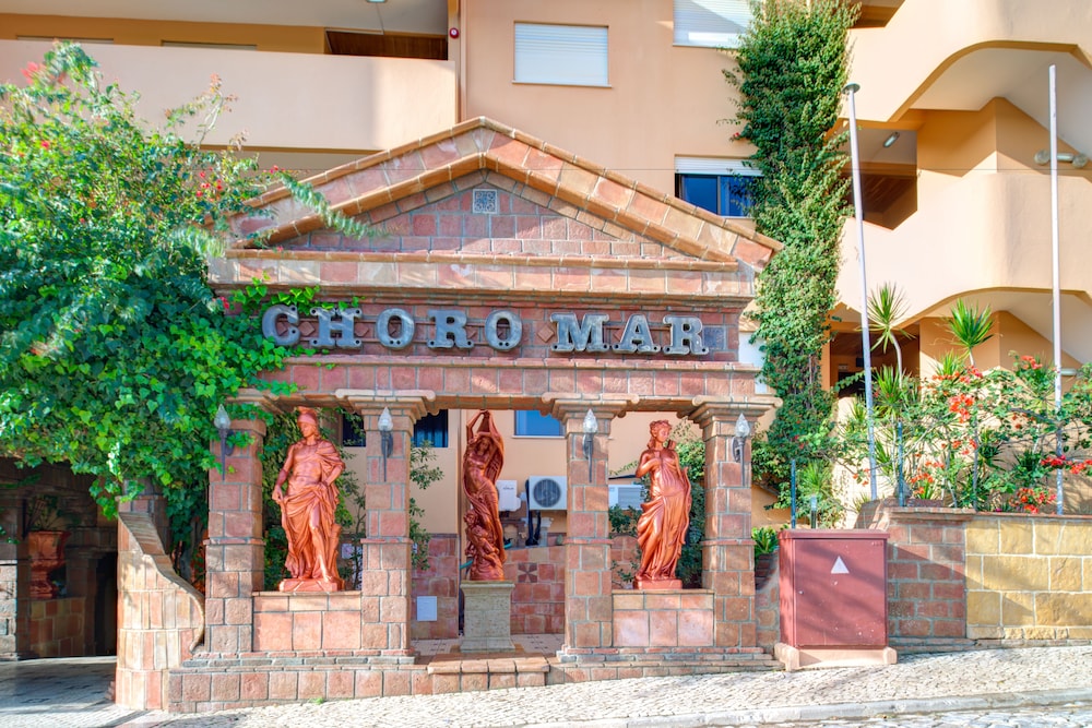 Choromar Apartments — Hotel building in Albufeira, Faro