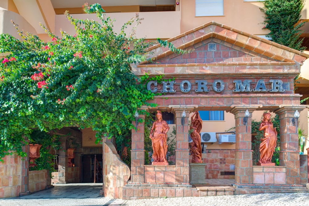 Choromar Apartments — Hotel building in Albufeira, Faro