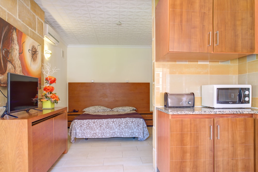 Choromar Apartments — Hotel rooms in Albufeira, Faro