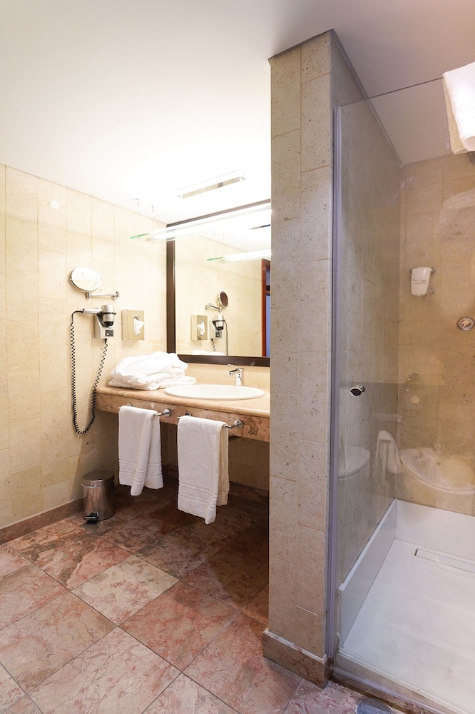Legendary Lisboa Suites — Hotel rooms in Lisbon, Lisboa