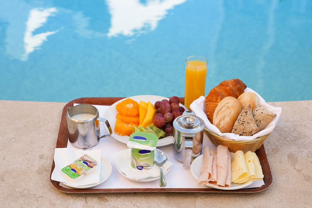 Legendary Lisboa Suites — Swimming pool in Lisbon, Lisboa
