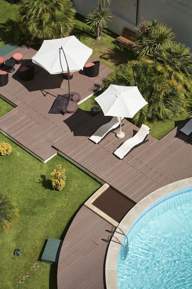 Legendary Lisboa Suites — Swimming pool in Lisbon, Lisboa