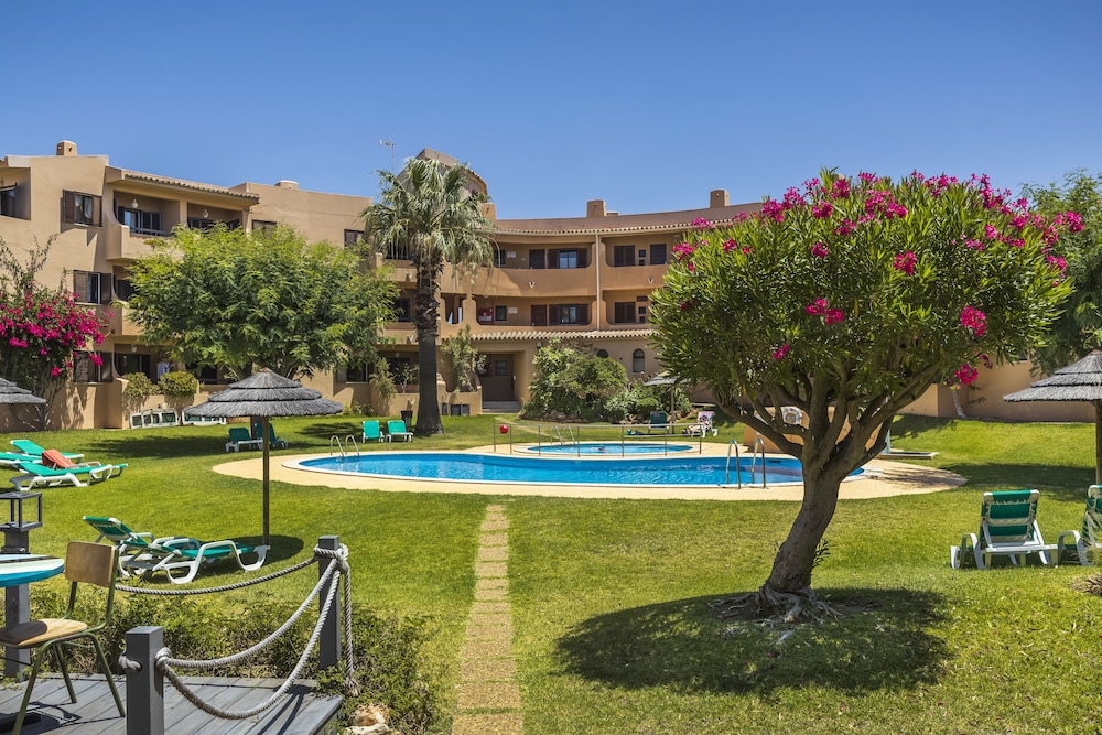 Clube Maria Luisa — Swimming pool in Albufeira, Faro