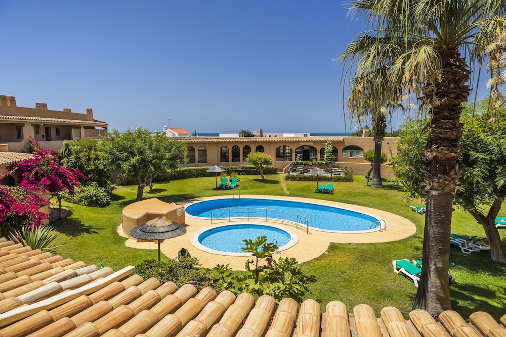 Clube Maria Luisa — Swimming pool in Albufeira, Faro