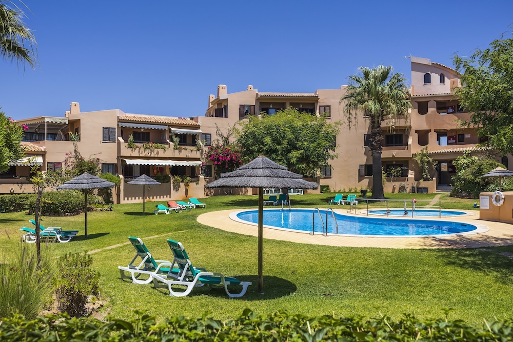 Clube Maria Luisa — Swimming pool in Albufeira, Faro