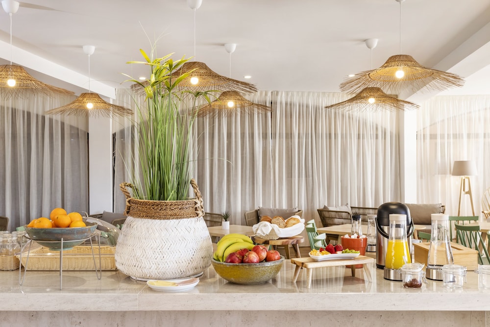 Clube Maria Luisa — Restaurant & bars in Albufeira, Faro