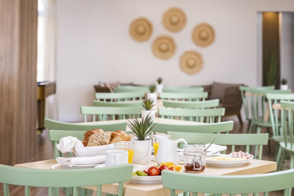 Clube Maria Luisa — Restaurant & bars in Albufeira, Faro